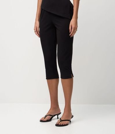 Pantalón Capri en Crepé con Pliegues 3