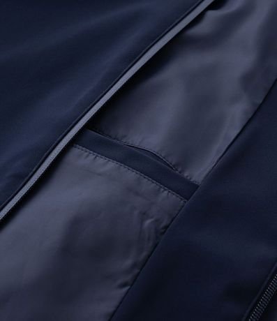 Campera con Tecnologia Repelente al Agua 9