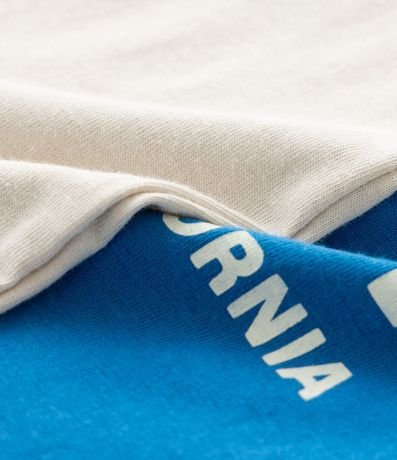 Kit 02 Camisetas Infantiles con Estampa Hot Wheels - Talle 4 a 10 años 3