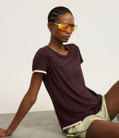 Remera Deportiva en Microfibra con Tecnologia Dry y Recorte Contrastante