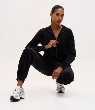 Campera Deportiva Plush con Cuello Alto y Cierre en Cremallera