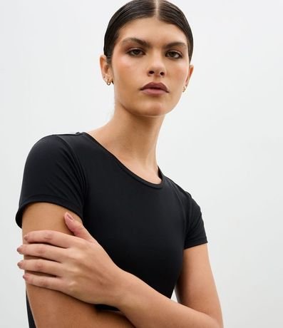 Remera Deportiva en Microfibra con Toque Suave 3