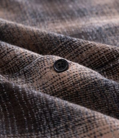 Camisa Comfort en Flanesa con Bolsillo y Estampa de Cuadros 6