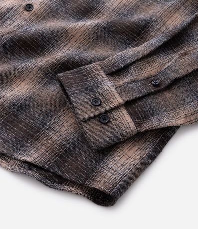 Camisa Comfort en Flanesa con Bolsillo y Estampa de Cuadros 7