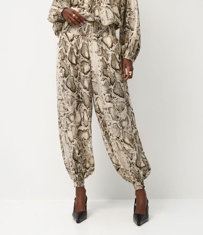 Pantalón Aladim en Chiffon con Lastex en la Cintura y Estampado Animal Print Cobra 3
