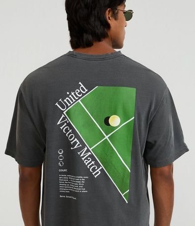 Remera Boxy en Algodón Desteñida con Estampa Lettering United Victory 3