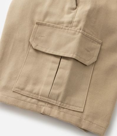 Bermuda Cargo en Sarga con Bolsillos Laterales Útiles 4