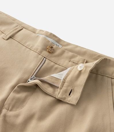 Bermuda Cargo en Sarga con Bolsillos Laterales Útiles 5