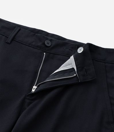 Bermuda Cargo en Sarga con Bolsillos Laterales Útiles 10