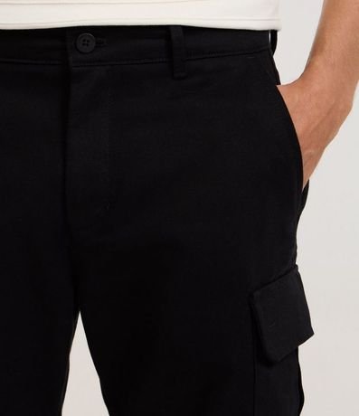 Bermuda Cargo en Sarga con Bolsillos Laterales Útiles 3