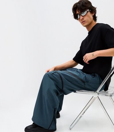 Pantalón Liso con 6 bolsillos y Detalle en la Pierna