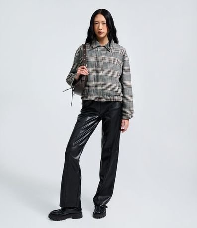 Pantalón Recto en PU con Fenda y Bolsillos