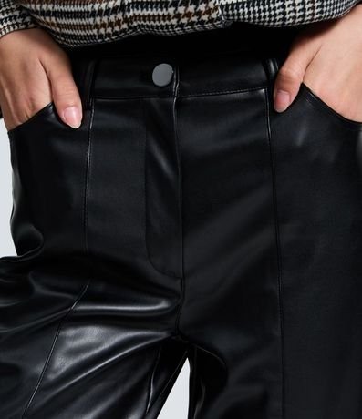 Pantalón Recto en PU con Fenda y Bolsillos 4