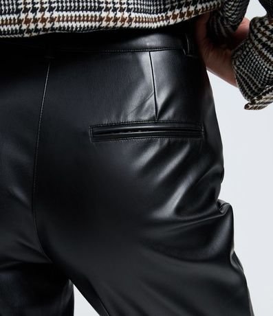 Pantalón Recto en PU con Fenda y Bolsillos 5