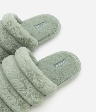 Pantufla Cerrada con Gajos y Textura Felpuda 4