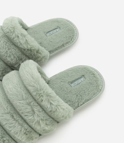 Pantufla Cerrada con Gajos y Textura Felpuda 5