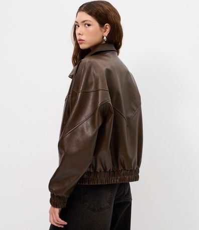 Campera Bomber en PU con Bolsillos y Recortes 3