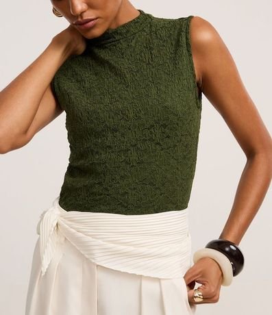 Blusa en Encaje con Cuello Alto y Punto Diferenciado 4