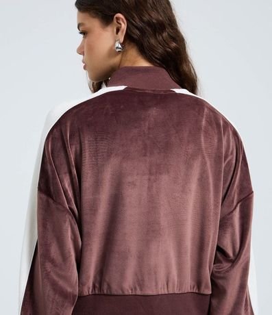 Suéter en Plush con Cuello Alto y Raya Lateral 7
