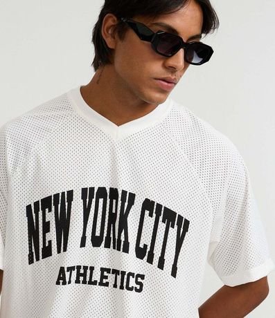 Remera Boxy en Mesh con Estampa Lettering New York City Athletics 3