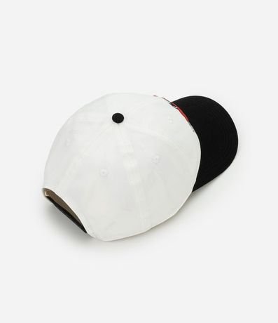 Gorra Aba Curva en Sarga con Bordado Bola 8 4