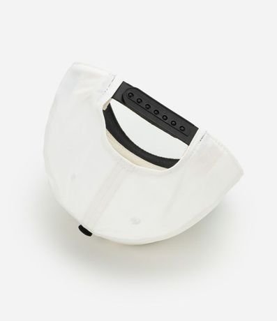 Gorra Aba Curva en Sarga con Bordado Bola 8 5