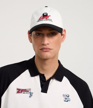 Gorra Aba Curva en Sarga con Bordado Bola 8