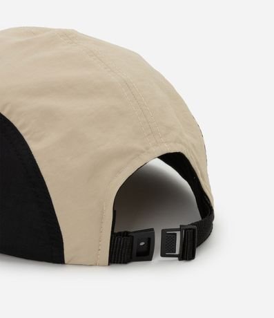 Gorra 5 Panel en Microfibra con Recortes y Etiqueta Stay Grounded 4