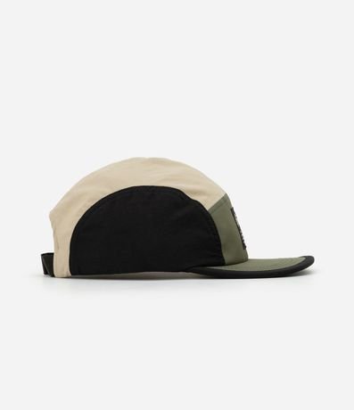 Gorra 5 Panel en Microfibra con Recortes y Etiqueta Stay Grounded 5