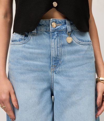 Pantalón Pantalona en Jeans con Cintura Alta y Detalle Charm 4