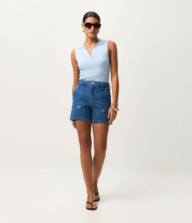 Short Mom en Jeans con Recorte en Bolsillo Carpintero