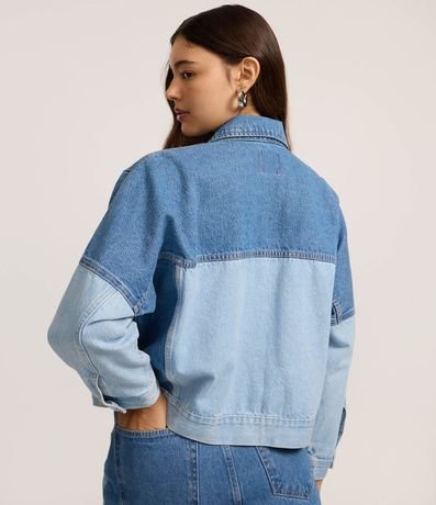 Campera en Jeans con Recortes Bicolor Estructurados 4