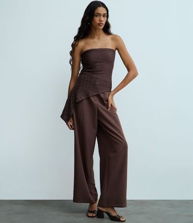 Blusa Sin Breteles Texturizada con Ruedo Asimétrico 2