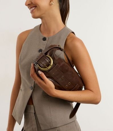 Cartera Baguette Mediana en PU con Detalles Metalizados 8