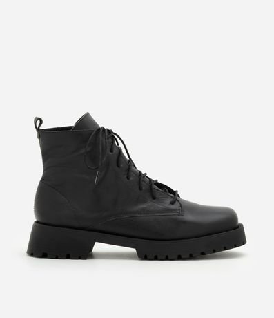 Bota Coturno en Cuero con Puntera Cuadrada y cordón