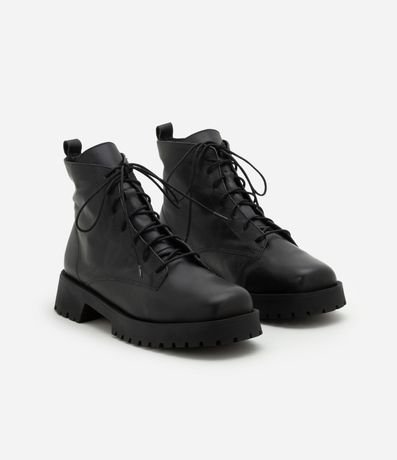 Bota Coturno en Cuero con Puntera Cuadrada y cordón 2