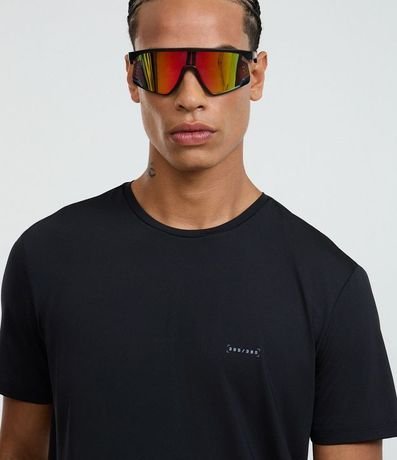 Remera Deportiva Regular con Tecnologia Dry y Estampa Localizada 4