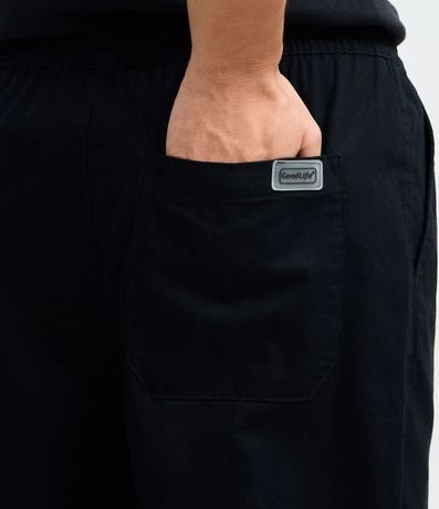 Pantalón Sarga Lisa con Cintura Elástica y Lazo Modelo Relaxed 4