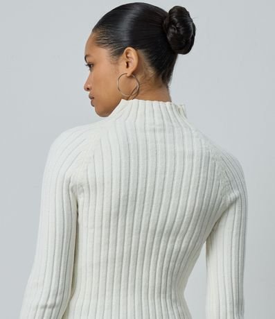Blusa Cropped en Punto con Cuello Alto 4