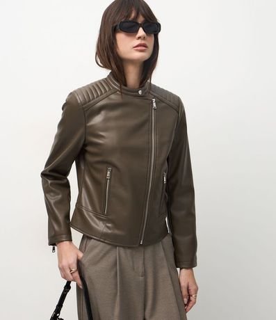 Campera Biker en PU con Capitoneada en el Hombro y Fechamentos en Cremallera 2