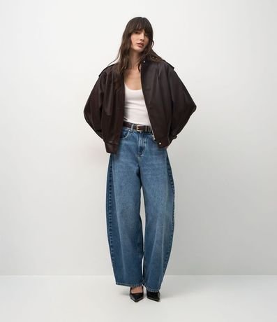 Campera Oversized en PU con Pliegues Marcadas y Hebillas en el Puño 2