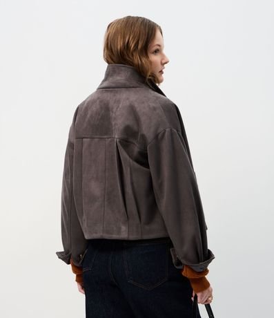 Campera Estructurada en Gamuza con Bolsillos Delanteros 4