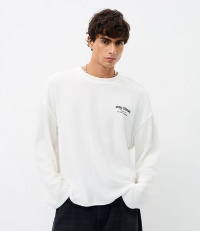 Remera con Elastano Texturizado y Estampa Lettering