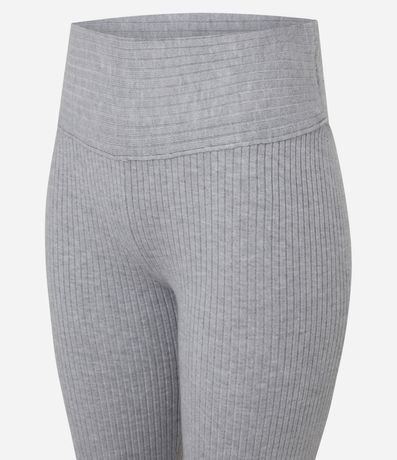 Pantalón Femenino Flare en Tricot Acanalado de Cintura Alta 5