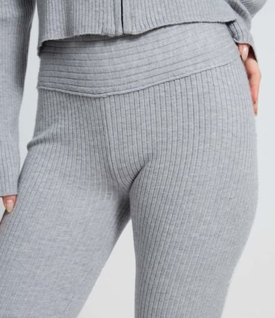 Pantalón Femenino Flare en Tricot Acanalado de Cintura Alta 3