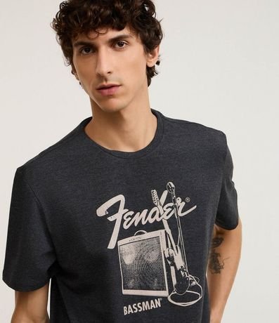 Remera Comfort en Media Malla con Estampa Fender Bassman 3