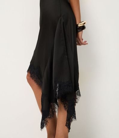 Vestido en Satén con Escote Halter y Bajo Assimétrica 3