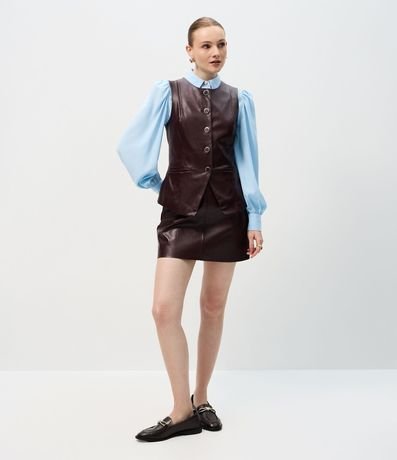 Camisa en Crepé con Botón Diferenciado y Manga Abullonada 2
