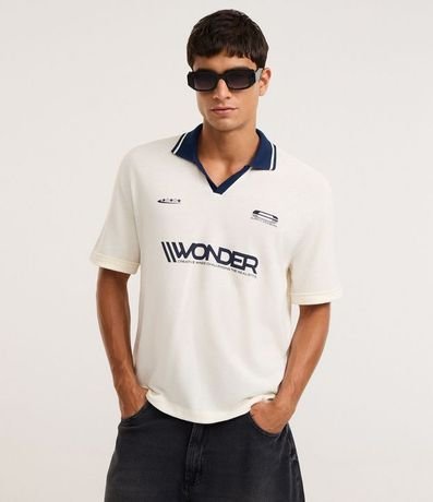 Remera Boxy Deportiva en Algodón con Cuello Polo Contrastante y Estampa Wonder