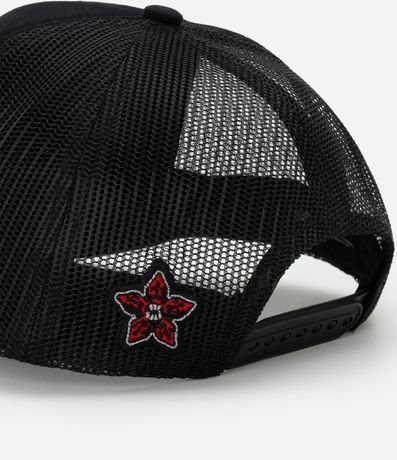Gorra Trucker en Sarga con Estampa Stranger Things 5
